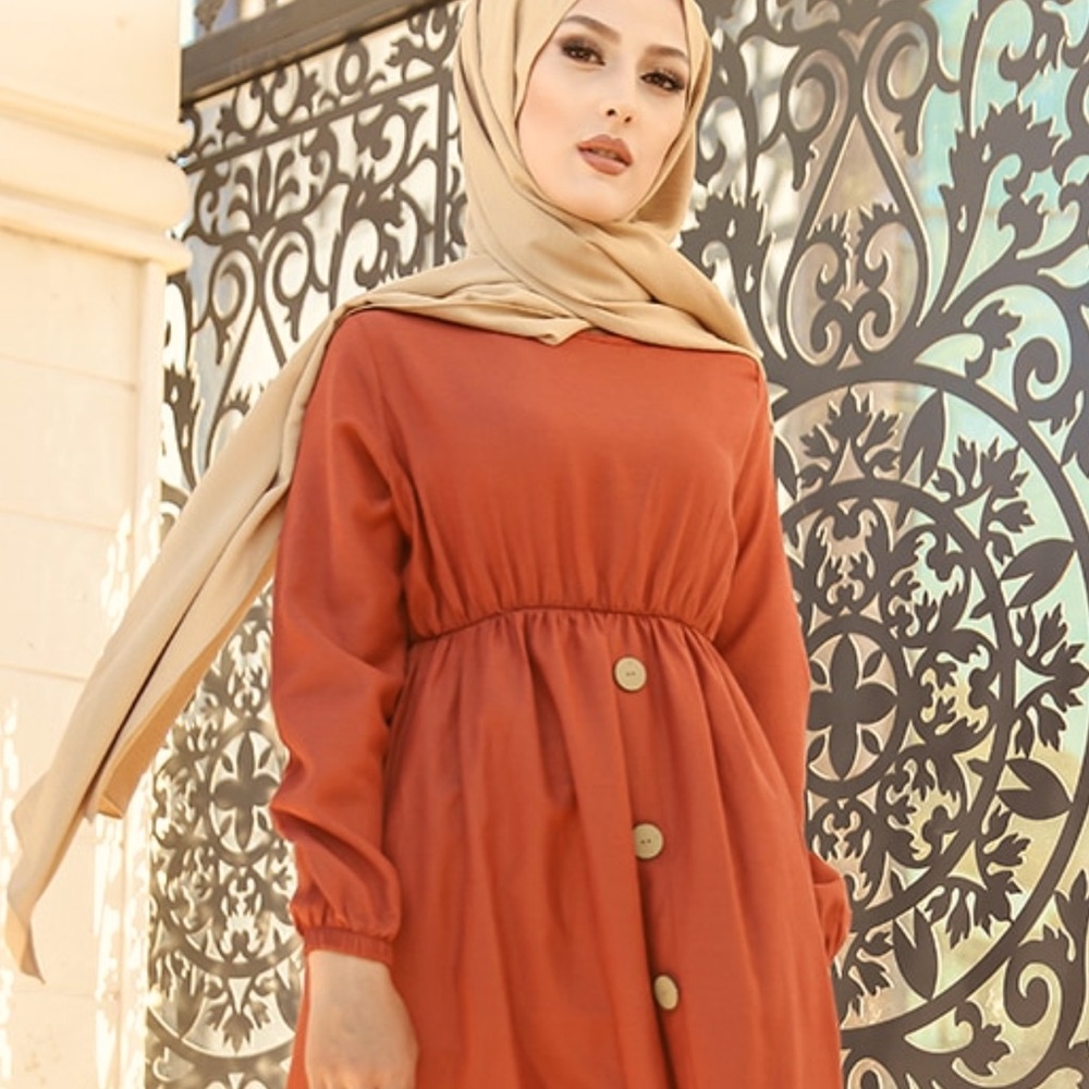 Long dress with decorative button